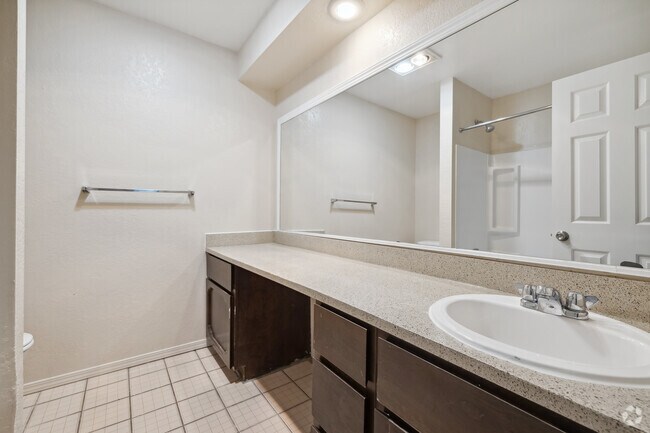 2BR, 2BA - 1,152SF - Primary Bathroom