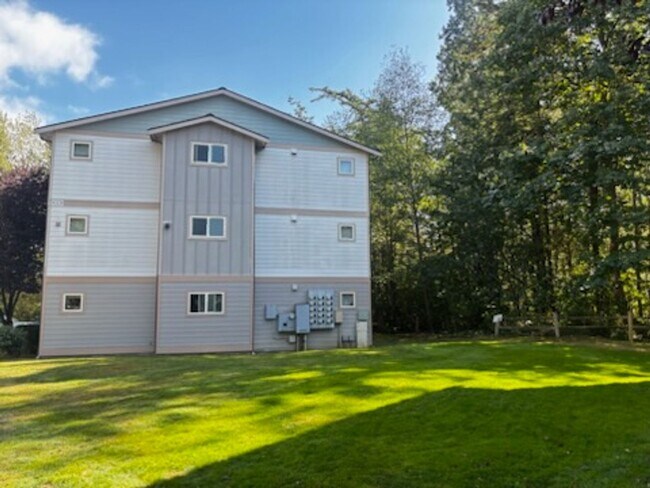 Building Photo - Your Home is Waiting! Unit 19-302