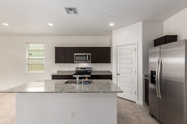 Photo - Brand New - Never Lived In 4 Bedroom / 2 B...