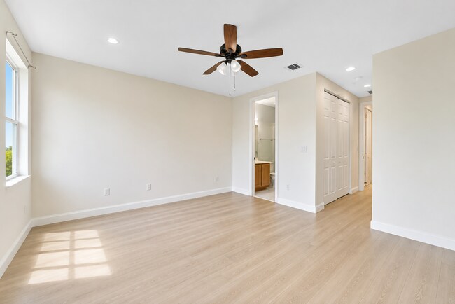 Photo - 770 Millbrae Ct