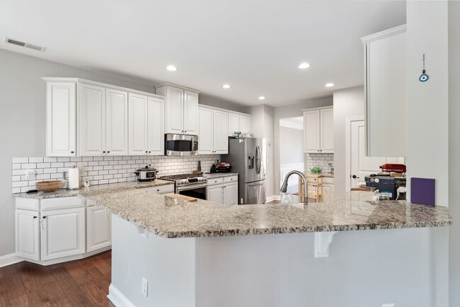 Photo - Available Early September! Gorgeous 5 Bed, 3.5 Ba Located In Kitts Creek - Pet Friendly!