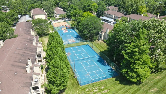 Lago Vista Apartments