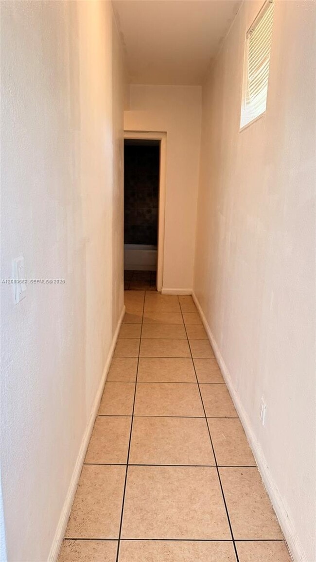 640 SW 9th Ct Unit 02