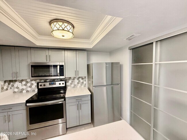 Photo - 2943 Bayshore Dr E