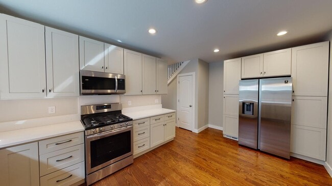 Photo - 841 Mariposa St