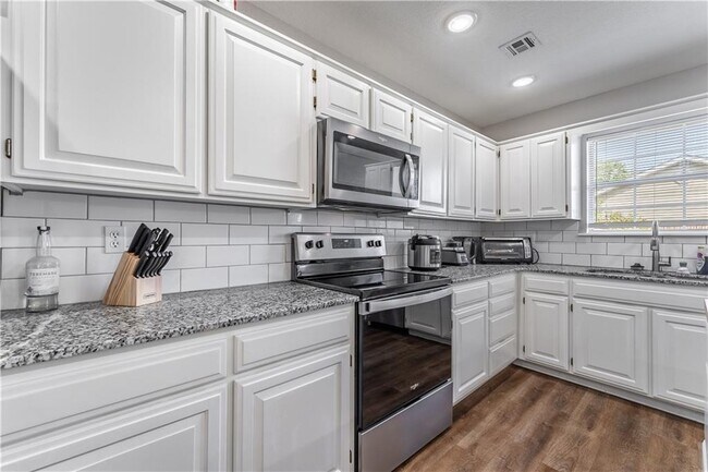 Photo - 707 E Kara Ln