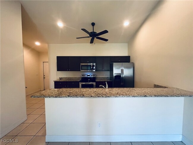 Building Photo - 3022 SE Santa Barbara Pl