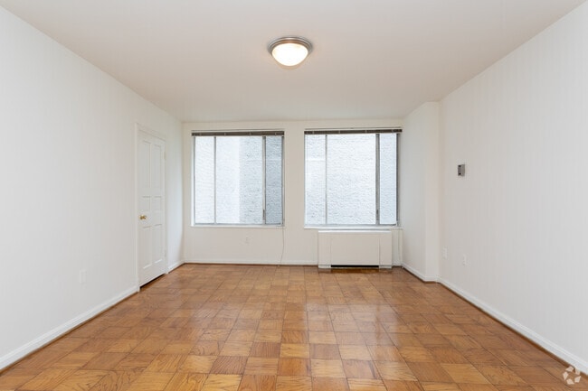 2BR, 2BA - 1,500 SF - London Normandy House