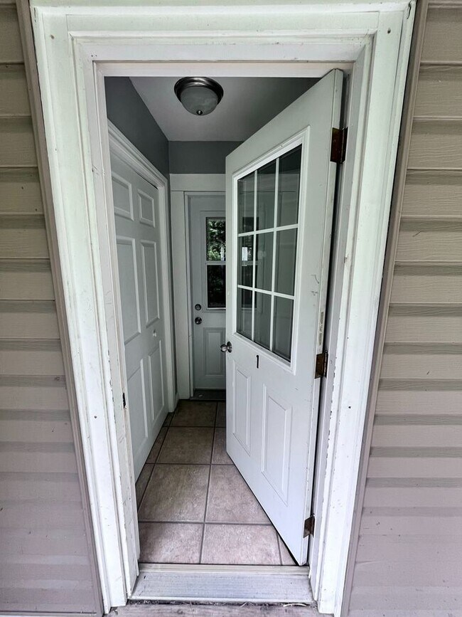 Photo - 2 Bedroom / 1 Bathroom Main Floor Unit – All Utilities & Parking Included – $1,849/month Unit 1