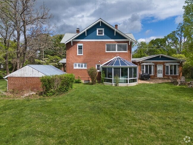 Building Photo - Cozy Apartment in Premium Christiansburg Area