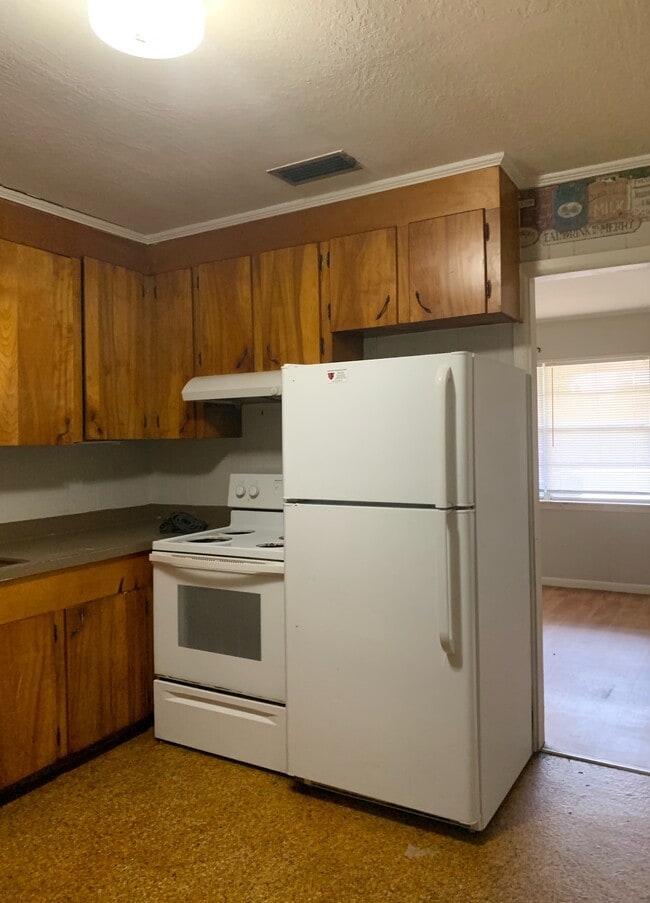 Building Photo - 330 Boxtel St Unit F