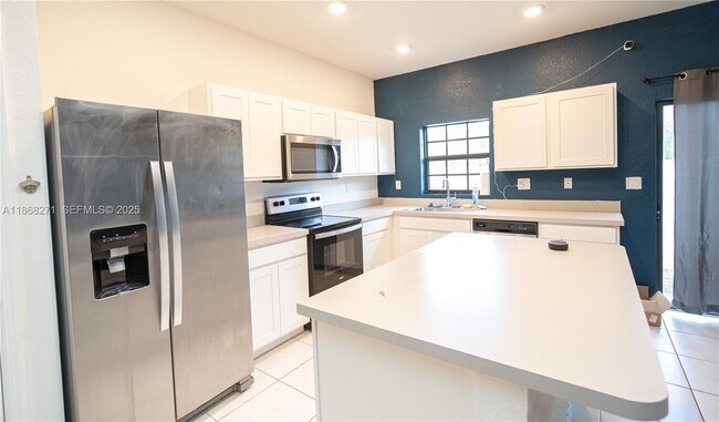 Photo - 1141 SW 6th Ct