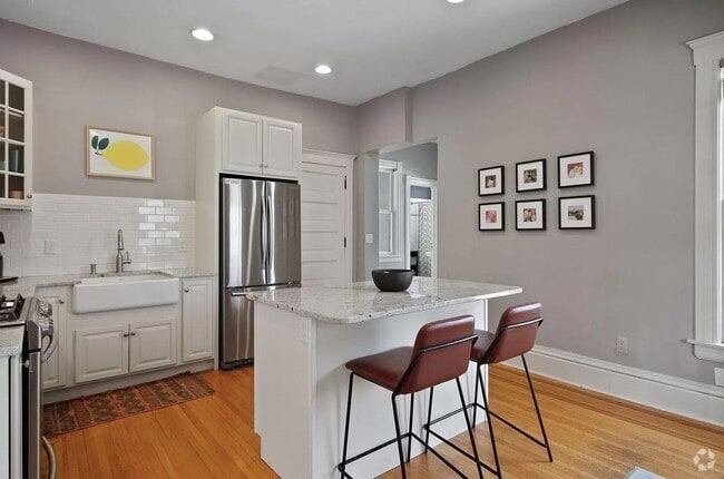 Building Photo - 415 6th St SE Unit 1 Rental