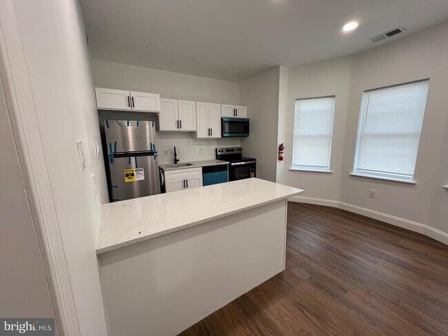 Photo - 2145 Elkins Ave Unit B