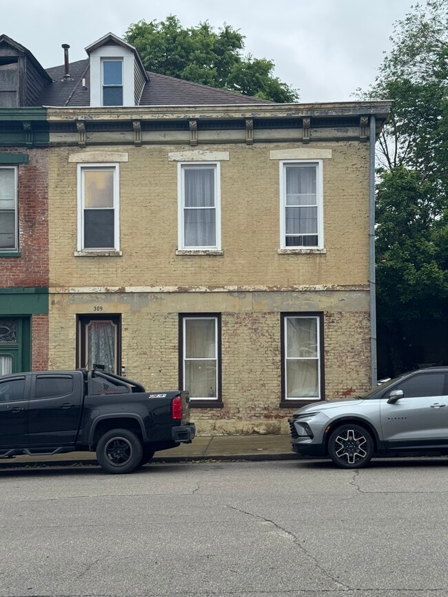 Building Photo - 309 Walnut St Rental