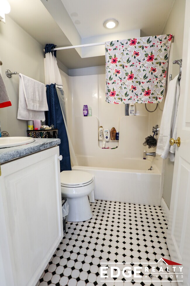 Photo - 11 Kinross Rd Apartments Unit 3