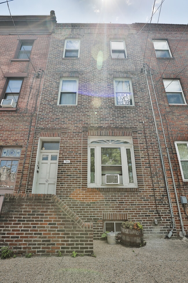 Photo - 706 Christian St Unit 2