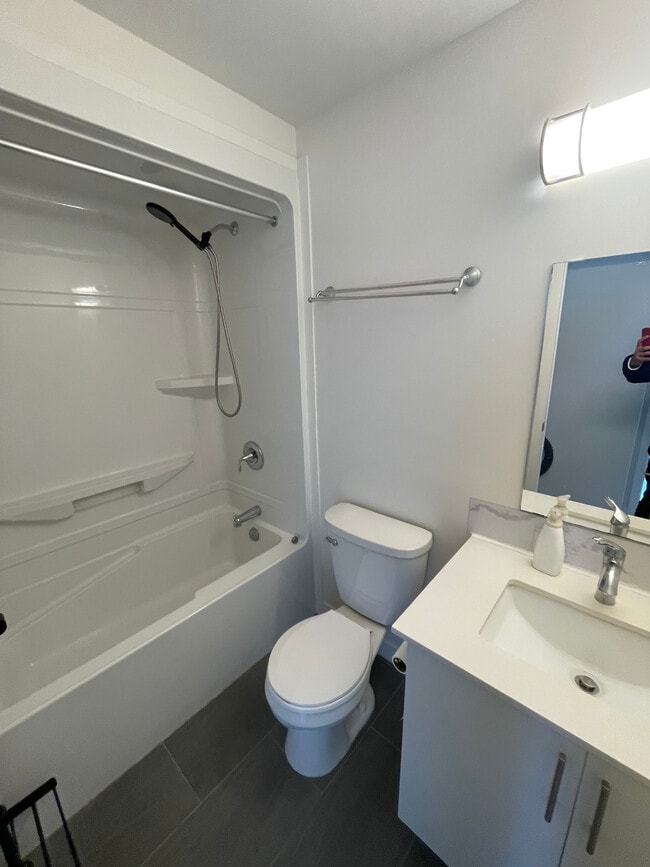 Photo - 128 King St N Unité 707