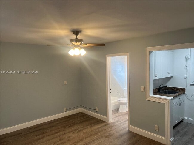 Building Photo - 2118 N 19th Ave Unit 1-4