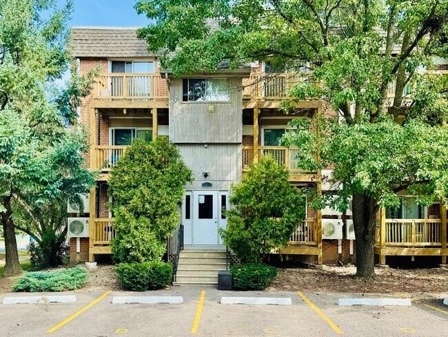 Building Photo - 549 Ashland Ave Unit F