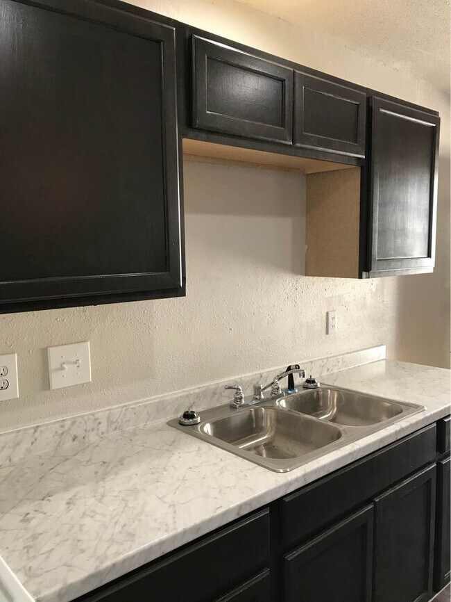 Photo - 1020 N Main St Unidad 8