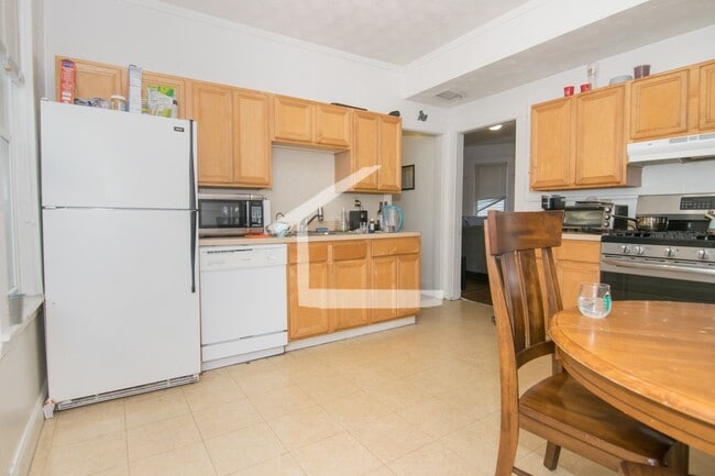 Photo - 9/1 4BR/2BA apartment in Packard's Corner ...