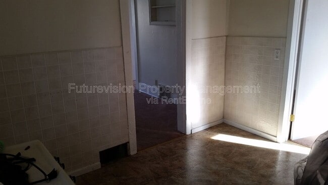 Photo - 857 Royce Ave