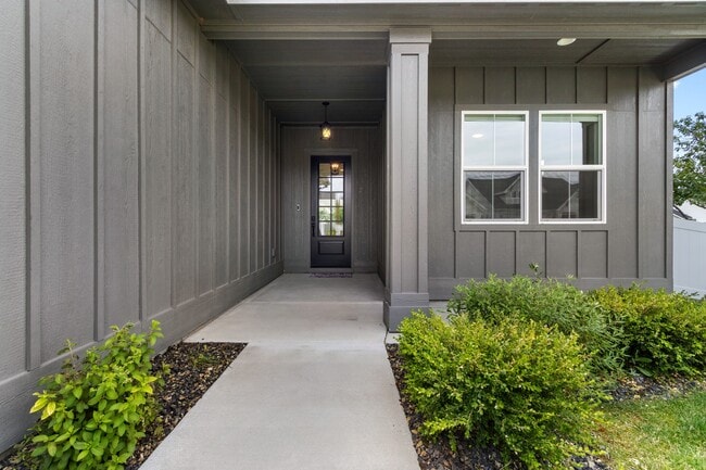 Photo - 207 W Wrangler St