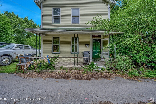 Building Photo - 1815 Cedar Ave Rental