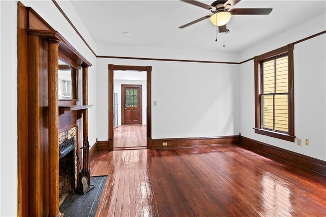 Photo - 235 Elizabeth St NE Unit B