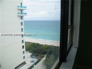 Building Photo - 5005 Collins Ave Unit 1422