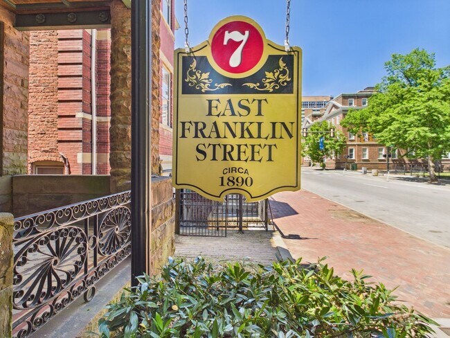 Building Photo - 7 E Franklin St Unit 1