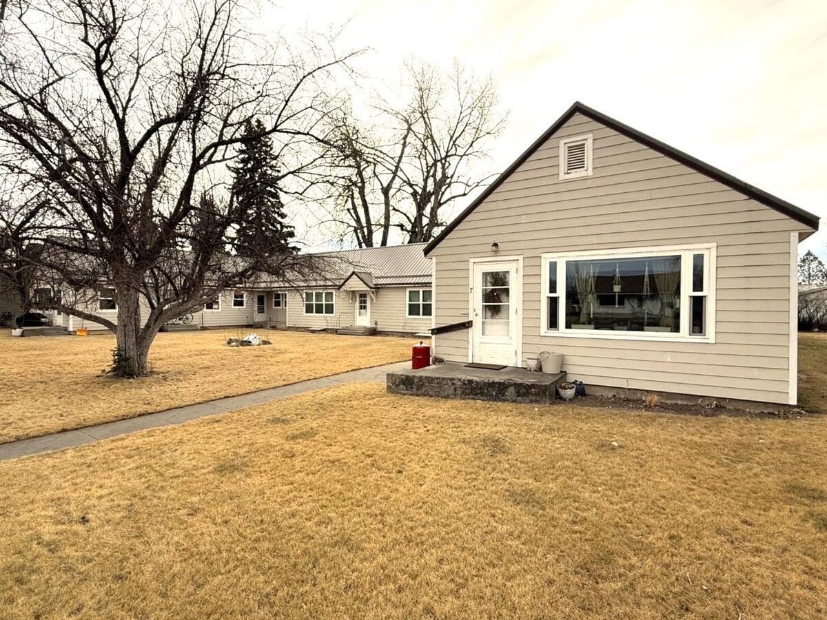 Photo - 522 Main Ave N