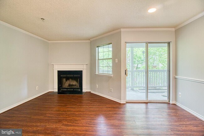 Photo - 1504 Lincoln Way Unidad 310
