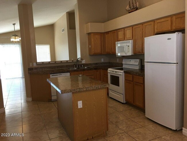 Photo - 623 W Greentree Dr