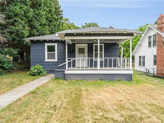 Building Photo - Charming Fully Renovated Cottage Minutes f... Rental