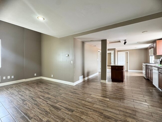 Building Photo - 829 Southwest Blvd Unit 2