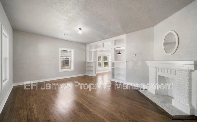 Photo - 1217 N Main St