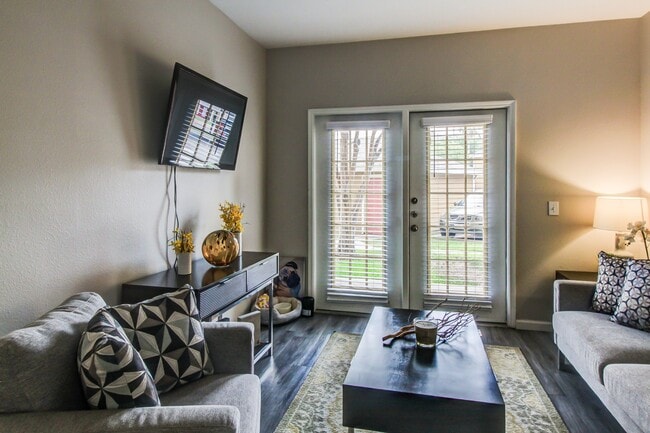 Photo - Lago Del Mar Apartments