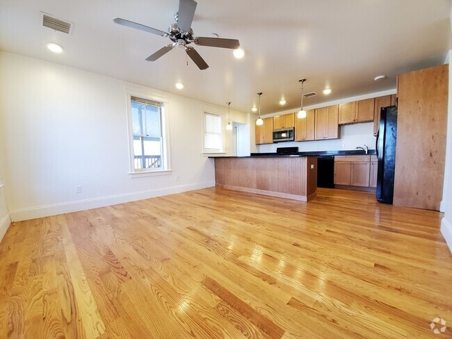 Building Photo - 6 Westminster Ave Unit 2 Rental