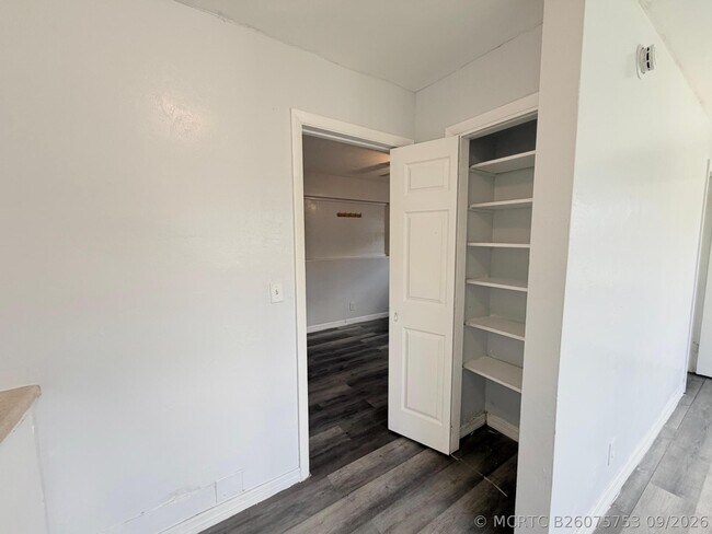 113 E 27th St