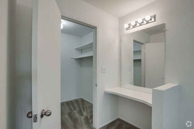 1BR, 1BA - Becket - 680SF