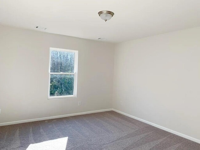 Photo - 142 Queens Cir