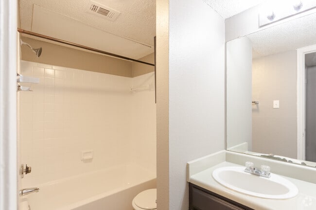 1BR 1BA - 630 SF