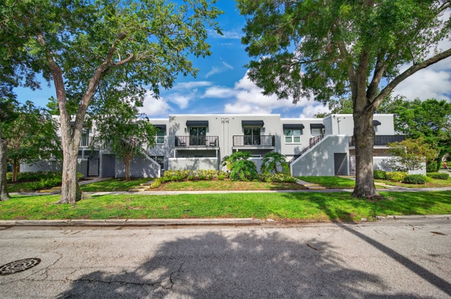 Photo - 201 S Arrawana Ave