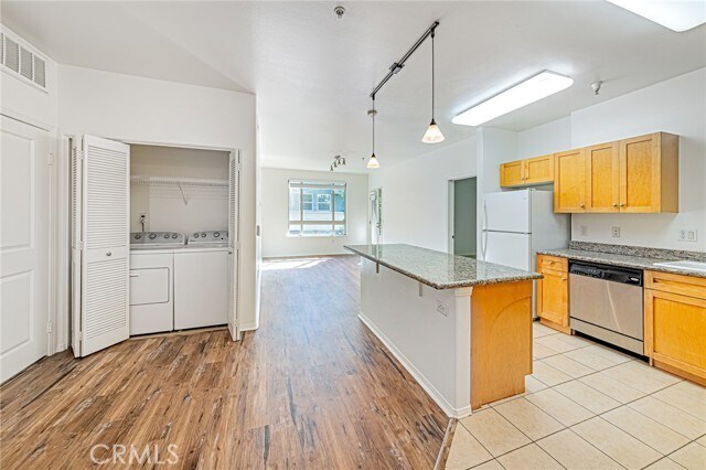 Photo - 100 S Alameda St Unidad 348