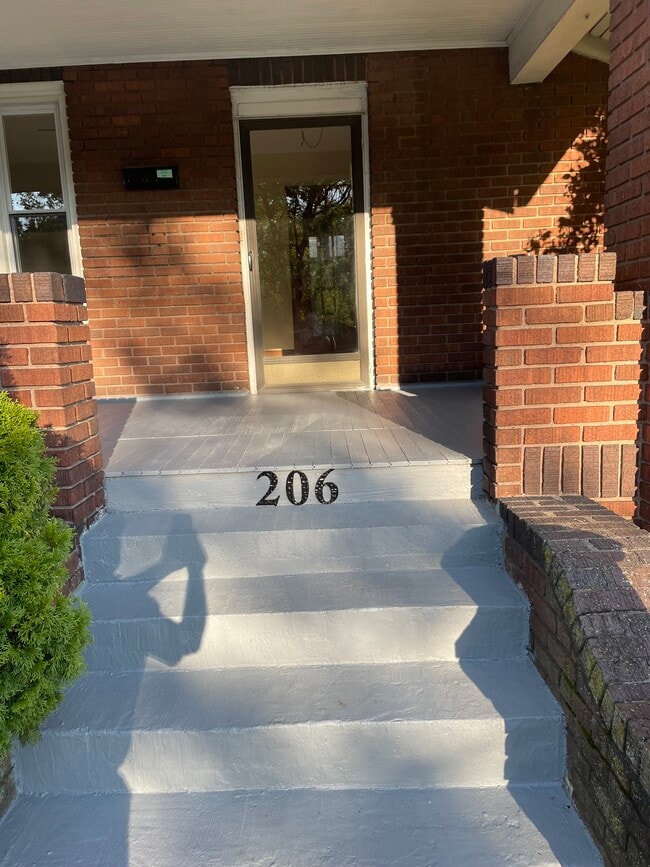 Photo - 206 Wales Rd NE