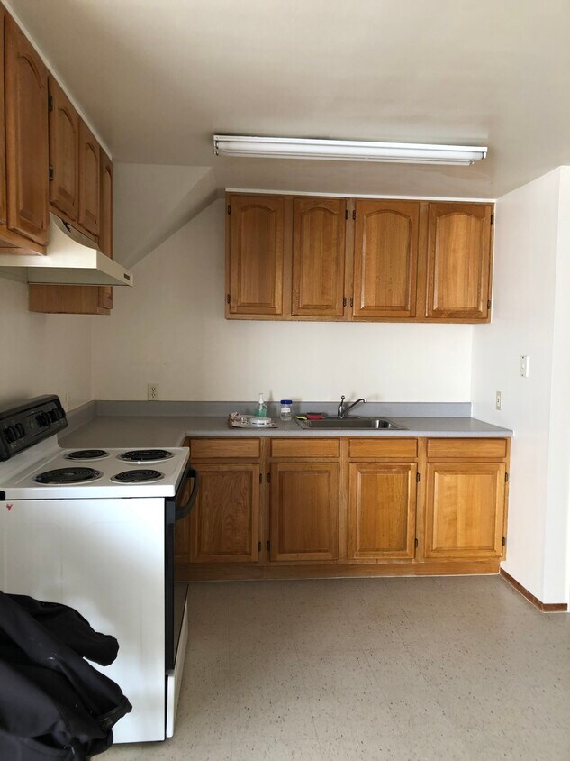 Kitchen - 2715 Benvenue Ave (Berkeley, CA)