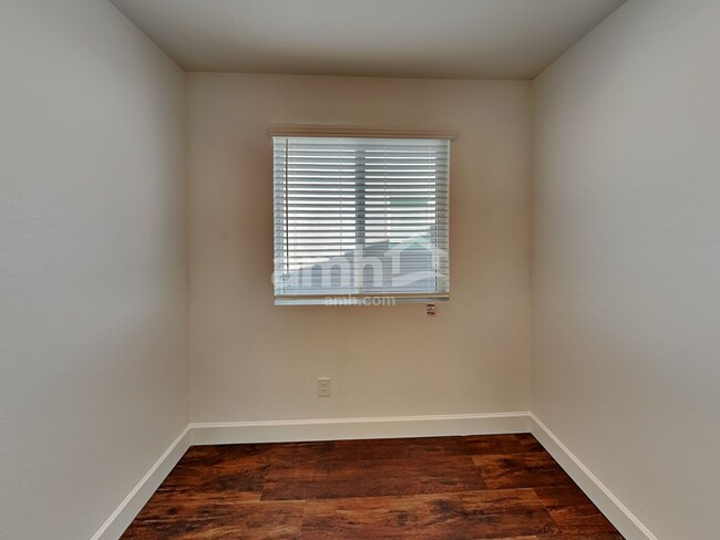 Photo - 8827 N 171st Dr