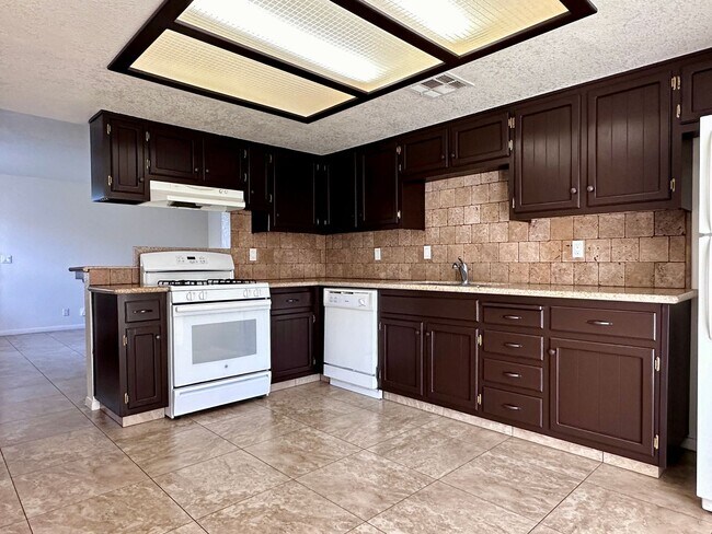 Photo - 913 W Atkins Ave Unit #B